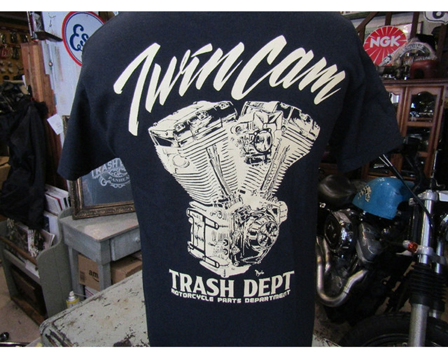 TRASH DEPT オリジナルTシャツ ツインカム M - ハーレー用パーツ カスタムパーツの通信販売 ネオファクトリーオンラインショップ